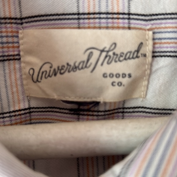 Universal Thread Goods Co. women’s long sleeve button down top in pastel colors. - Picture 3 of 7